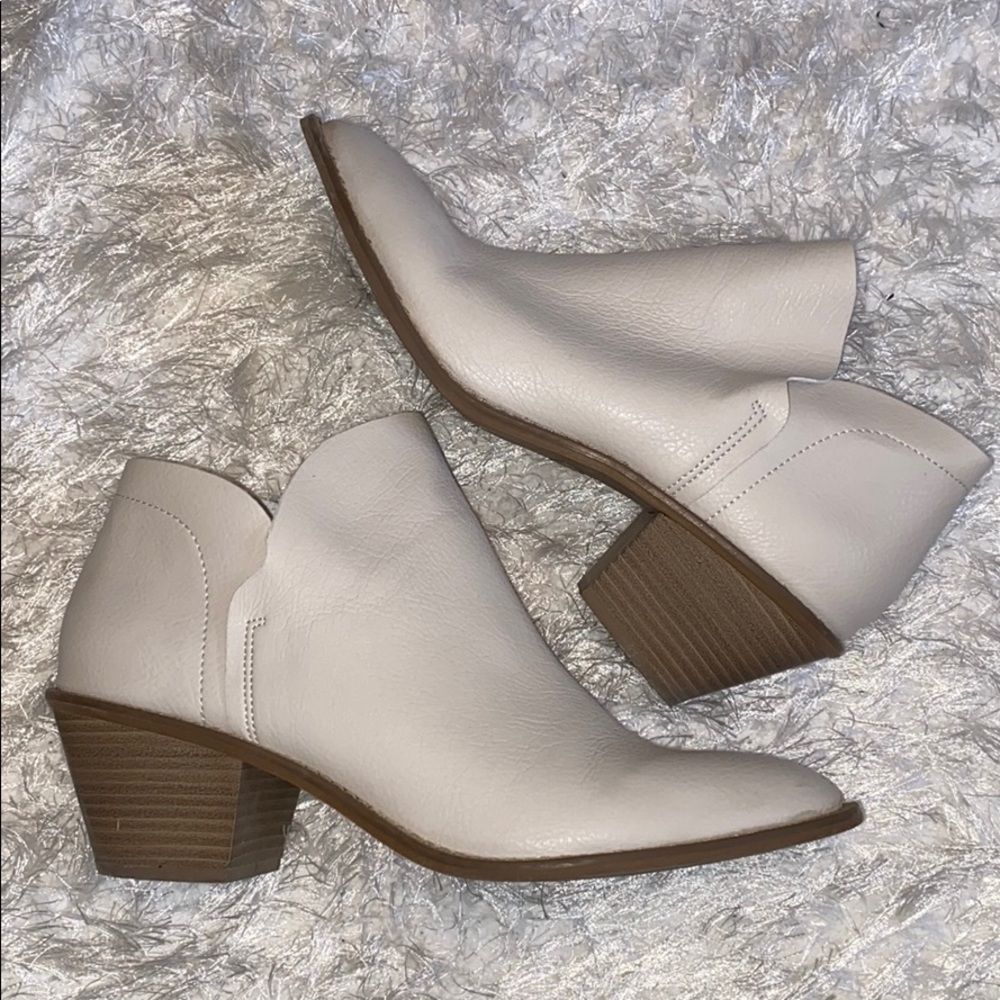 Universal Thread Booties